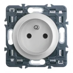 Legrand Céliane – Prise 2P+T Standard – Ensemble Titane à Griffes – à Composer