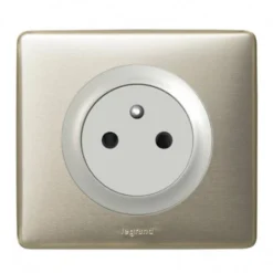 Legrand Céliane – Prise 2P+T Surface Affleurante – Ensemble Titane Complet